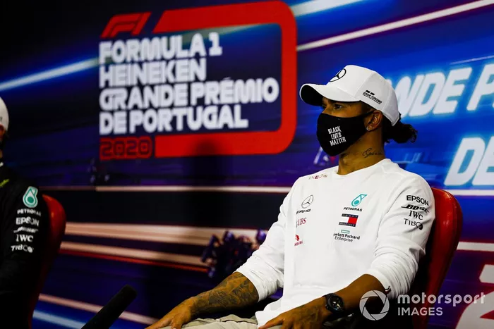 Lewis Hamilton, Mercedes-AMG F1 en la conferencia de prensa
