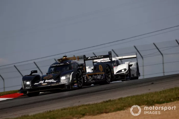 #5 Mustang Sampling Racing / JDC-Miller MotorSports Cadillac DPi, DPi: Sebastien Bourdais, Joao Barbosa, #77 Mazda Team Joest Mazda DPi, DPi: Oliver Jarvis, Tristan Nunez