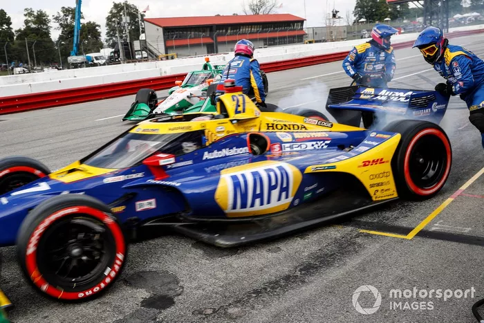 Alexander Rossi, Andretti Autosport Honda, Colton Herta, Andretti Harding Steinbrenner Autosport Honda, pit stop