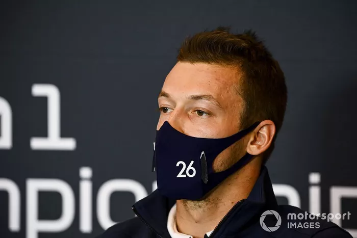 Daniil Kvyat, AlphaTauri, en la conferencia de prensa