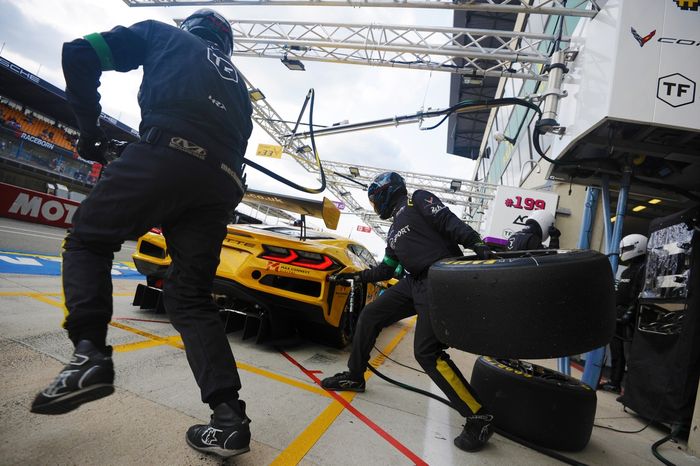 #33 TF Sport Corvette Z06 LMGT3.R: Ben Keating, Jonny Edgar, Daniel Juncadella