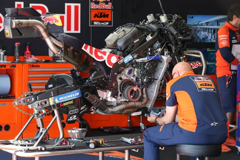 La moto Tech3 KTM Racing au parc Balaton.
