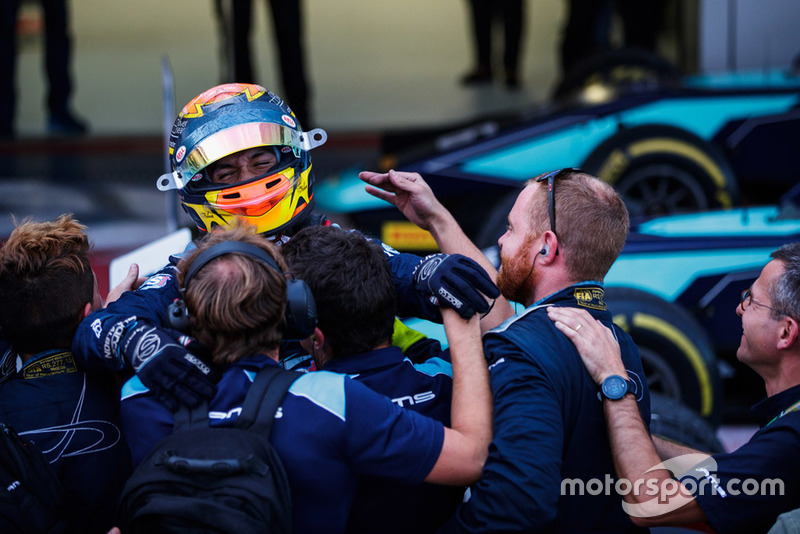 Race winner Alexander Albon, DAMS