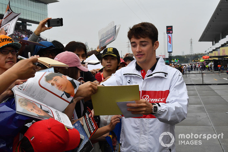 Charles Leclerc, Sauber signs autographs for the fans