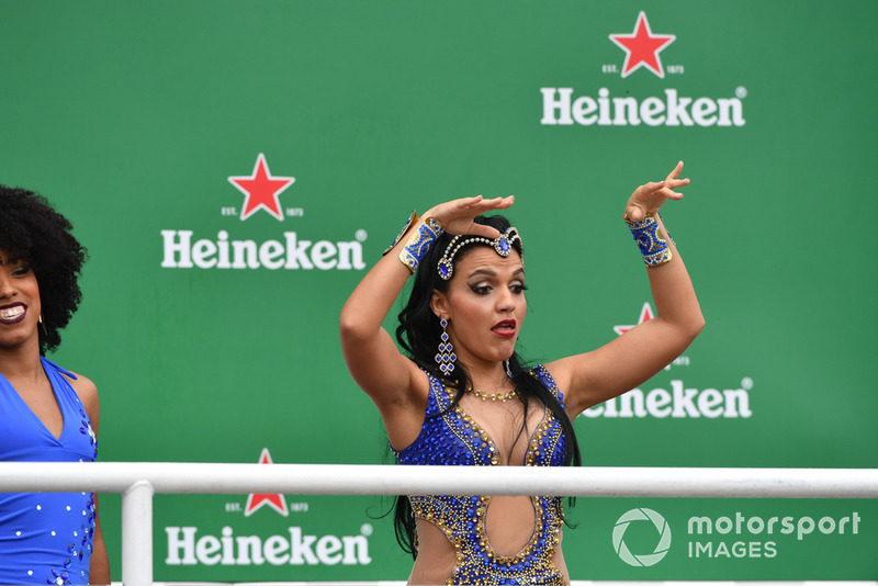 Ballerine di Samba sul podio