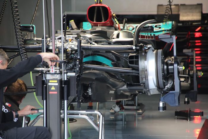 Detalle de la parte delantera del W13 de Mercedes