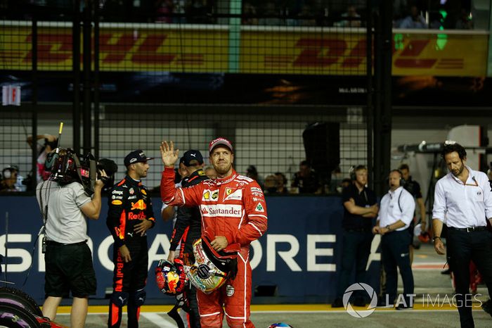Ganador de la pole Sebastian Vettel, Ferrari celebra en parc ferme