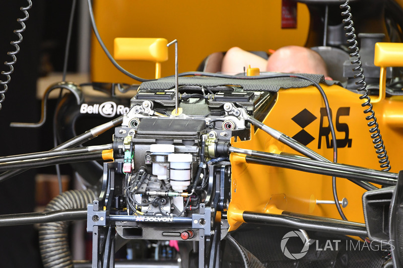 Renault Sport F1 Team RS17 detalle de suspensión de chasis y frente