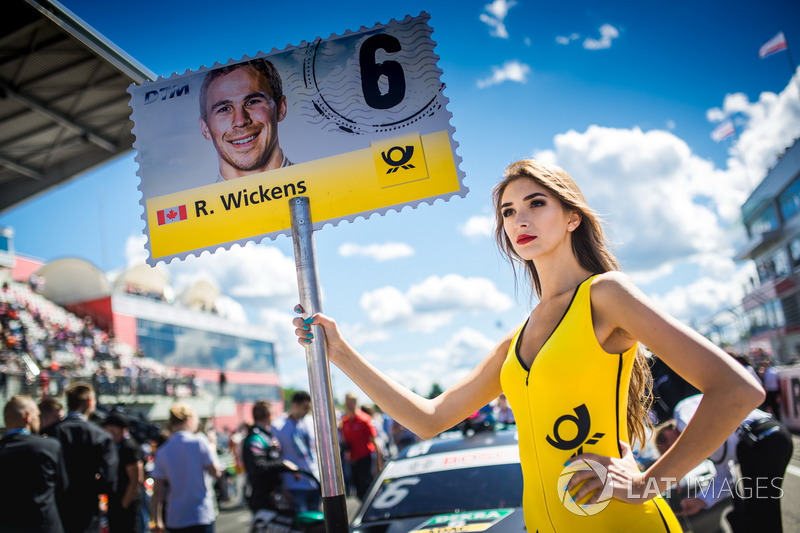 Chica de la parrilla de Robert Wickens, Mercedes-AMG Team HWA, Mercedes-AMG C63 DTM