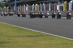 Aksi start Race 1 Asia Production 250cc