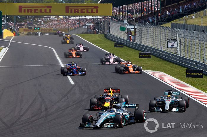 Valtteri Bottas, Mercedes AMG F1 W08, Lewis Hamilton, Mercedes AMG F1 W08, Max Verstappen, Red Bull Racing RB13, Carlos Sainz Jr., Scuderia Toro Rosso STR12, Fernando Alonso, McLaren MCL32