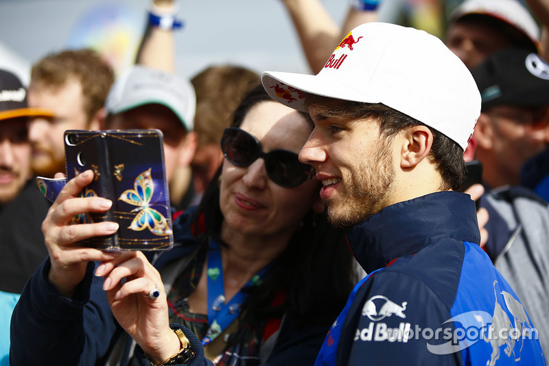 Pierre Gasly, Toro Rosso, signs autographs for fans