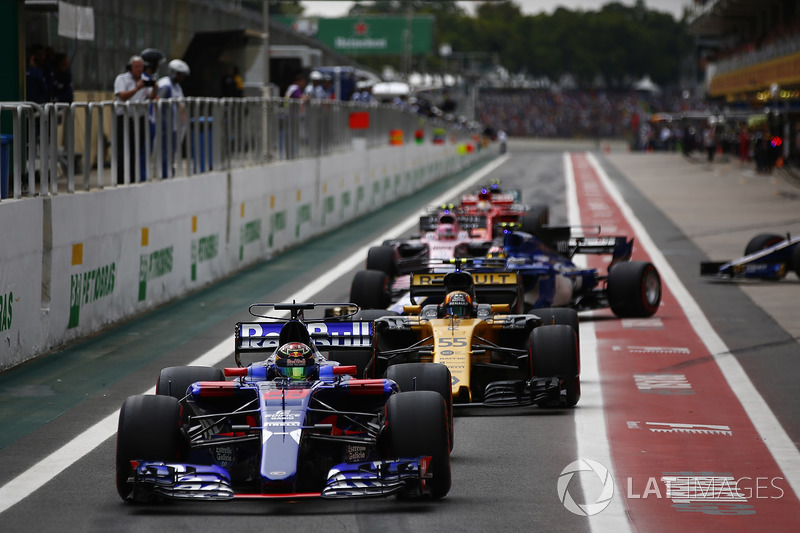 Nico Hulkenberg, Renault Sport F1 Team RS17, Brendon Hartley, Scuderia Toro Rosso STR12, Carlos Sainz Jr., Renault Sport F1 Team RS17, Marcus Ericsson, Sauber C36, Esteban Ocon, Sahara Force India F1 VJM10