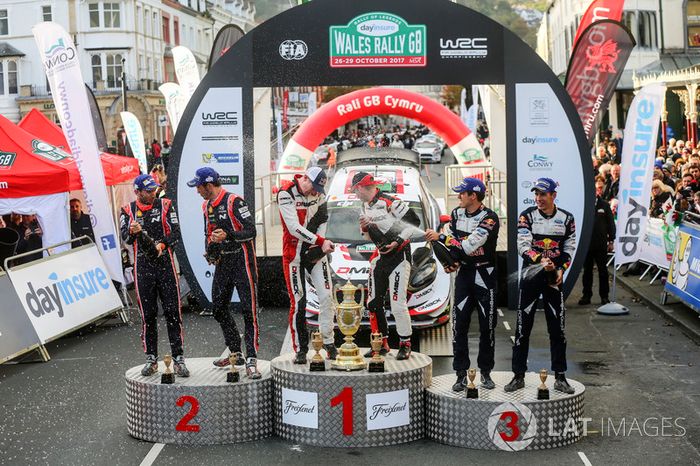Podio: Elfyn Evans, Daniel Barritt, Ford Fiesta WRC, M-Sport, Thierry Neuville, Nicolas Gilsoul, Hyundai i20 WRC, Hyundai Motorsport, Sébastien Ogier, Julien Ingrassia, Ford Fiesta WRC, M-Sport