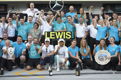 Valtteri Bottas, Mercedes AMG F1, race winner Lewis Hamilton, Mercedes AMG F1, and the Mercedes team celebrate victory