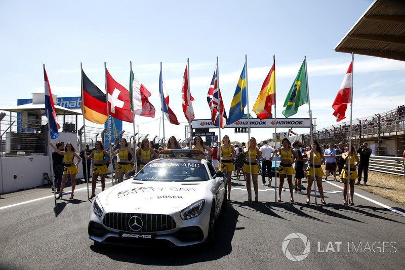 Safety car in the starting grid