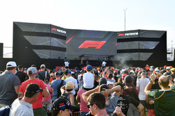Des fans dans la Fan Zone