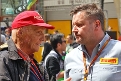 Niki Lauda, Mercedes F1 Geschäftsführer mit Paul Hembery, Pirelli Motorsport Direktor