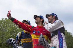 Podium: Selfie der Sieger, 1. Lucas di Grassi, ABT Schaeffler Audi Sport; 2. Jean-Eric Vergne, DS Vi
