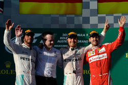 Подиум: победитель - Нико Росберг, Mercedes AMG F1 Team, второе метсто - Льюис Хэмилтон, Mercedes AM