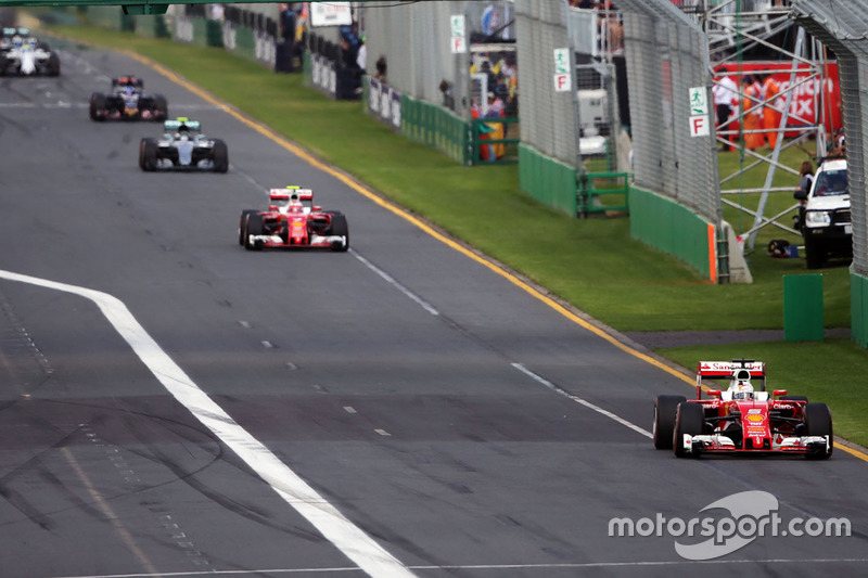 Sebastian Vettel, Ferrari SF16-H leads at the start of the race