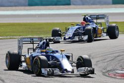 Marcus Ericsson, Sauber C35 devant son équipier Felipe Nasr, Sauber C35