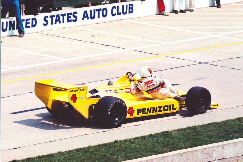 Johnny Rutherford met passagier Tim Richmond