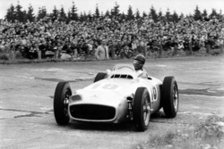 Juan Manuel Fangio, Mercedes-Benz W 196 R