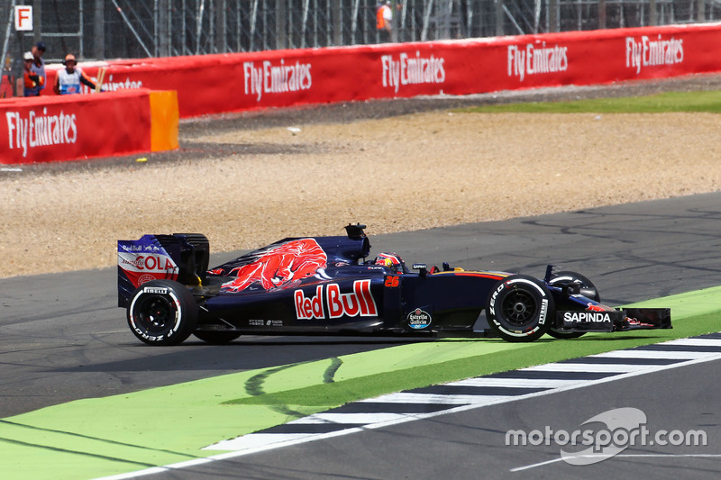 15: Daniil Kvyat, Scuderia Toro Rosso STR11