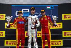 Podio: ganador de la carrera Sergey Sirotkin (RUS, ART Grand Prix; segundo lugar , ART Grand Prix),