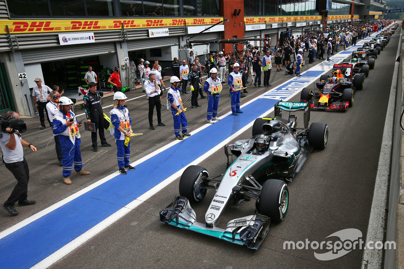 Nico Rosberg, Mercedes AMG F1 W07 Hybrid in the pits as the race is stopped