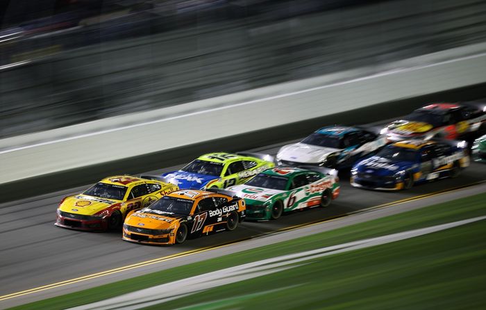 Joey Logano, Team Penske Ford, Chris Buescher, RFK Racing Ford