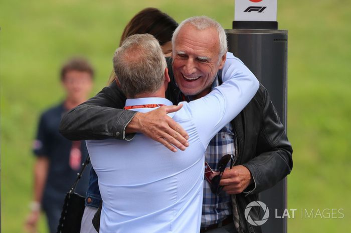 Johnny Herbert, Sky TV y Dietrich Mateschitz, CEO de Red Bull