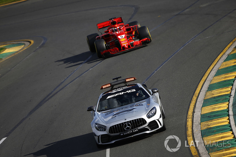 Porém, a Ferrari, por contar com dois representantes no grupo da frente (Valtteri Bottas havia batido na classificação e largado do meio do pelotão) pôde dividir suas estratégias, e isso trouxe benefícios na luta pela vitória.