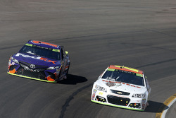 Chase Elliott, Hendrick Motorsports Chevrolet, Denny Hamlin, Joe Gibbs Racing Toyota