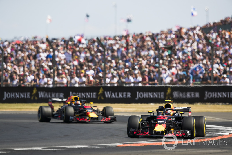 Max Verstappen, Red Bull Racing RB14, devant Daniel Ricciardo, Red Bull Racing RB14