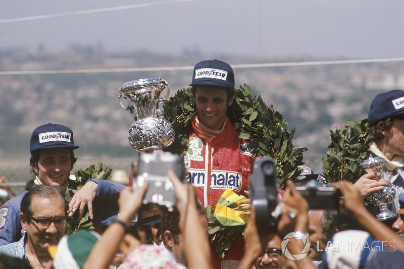1976. Інтерлагос. Подіум: 1. Нікі Лауа, Ferrar. 2. Патрік Депайе, Tyrrell Ford Cosworth. 3. Том Прайс, Shadow Ford Cosworth