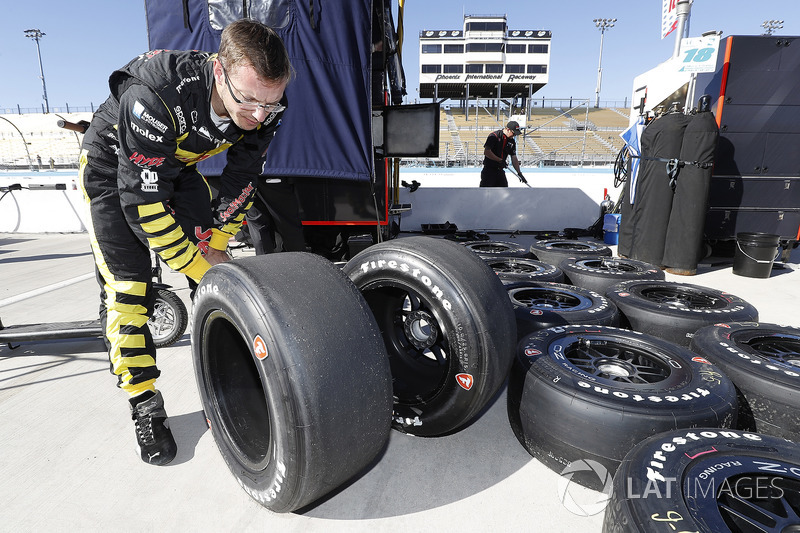 Sébastien Bourdais, Dale Coyne Racing with Vasser-Sullivan Honda examines his Firestone tires