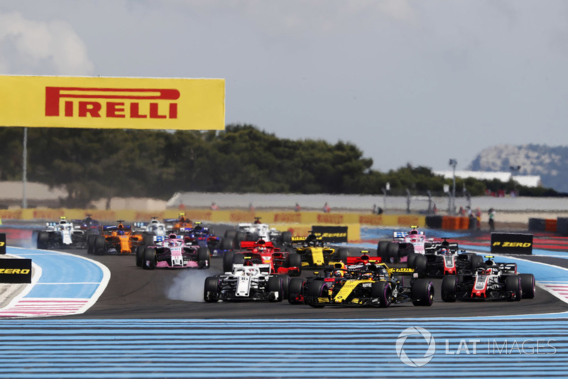 Carlos Sainz Jr., Renault Sport F1 Team R.S. 18, leads Charles Leclerc, Sauber C37, y Kevin Magnussen, Haas F1 Team VF-18