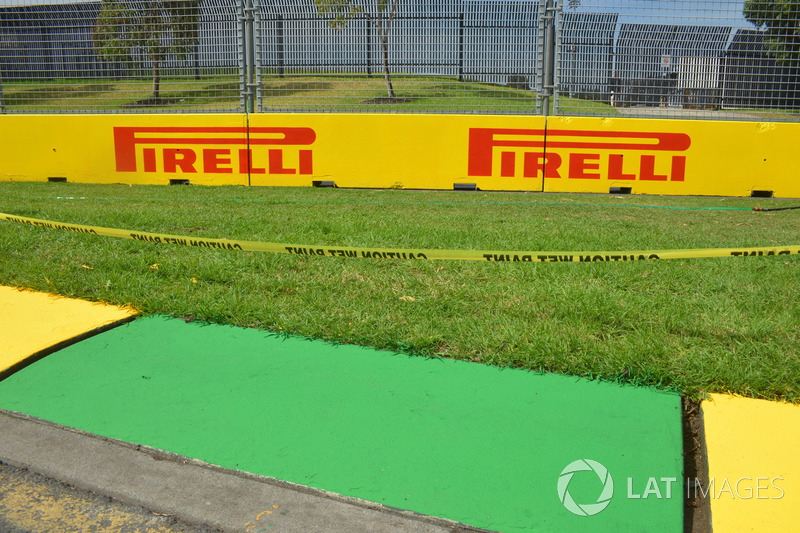 Pirelli signage and kerb