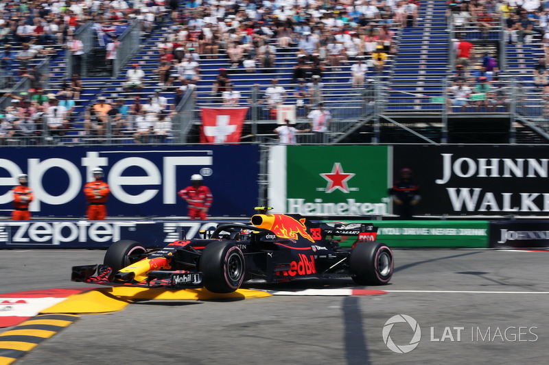 Max Verstappen, Red Bull Racing RB14 hits the barrier and crashes