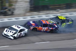 Crash: Brad Keselowski, Team Penske, Denny Hamlin, Joe Gibbs Racing, Jimmie Johnson, Hendrick Motors