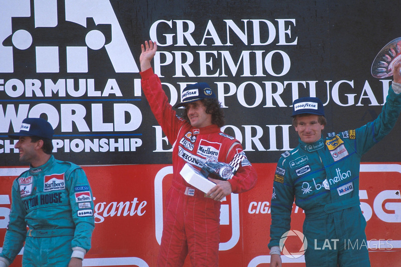 Podium : le vainqueur Alain Prost, le deuxième Ivan Capelli, le troisième Thierry Boutsen