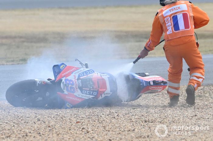 La moto de Jorge Martín, Pramac Racing se incendia