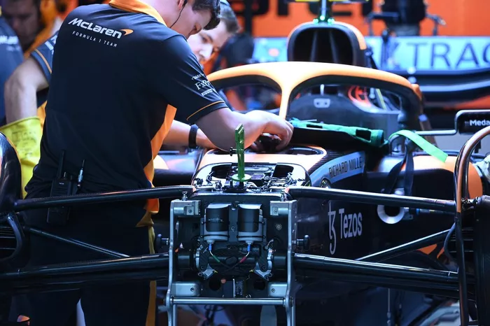 Detalle del frente del McLaren MCL36 