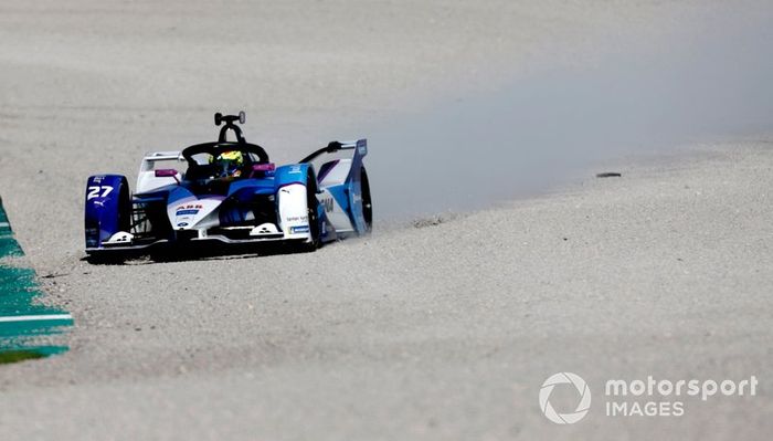 Alexander Sims, BMW I Andretti Motorsports, BMW iFE.20 gets onto the gravel