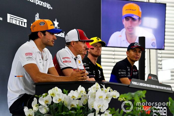 Carlos Sainz Jr., McLaren, Kimi Raikkonen, Alfa Romeo Racing, Sebastian Vettel, Ferrari, Nico Hulkenberg, Renault F1 Team y Alexander Albon, Toro Rosso en la conferencia de prensa