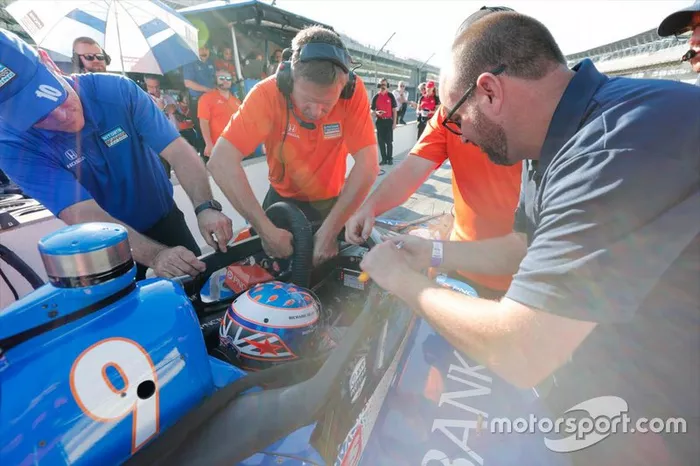Scott Dixon, Chip Ganassi Racing Honda with aeroscreen
