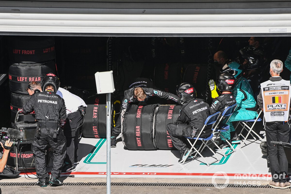 The Mercedes pit crew with tyres in warmers