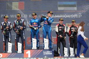 Podio: Ganadores Ott Tänak, Martin Järveoja, M-Sport Ford World Rally Team Ford Puma Rally1, segundo lugar Thierry Neuville, Martijn Wydaeghe, Hyundai World Rally Team Hyundai i20 N Rally1, tercer lugar Elfyn Evans, Scott Martin, Toyota Gazoo Racing WRT T